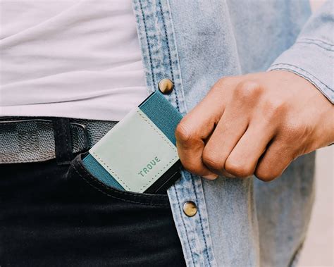 customize your own wallet.